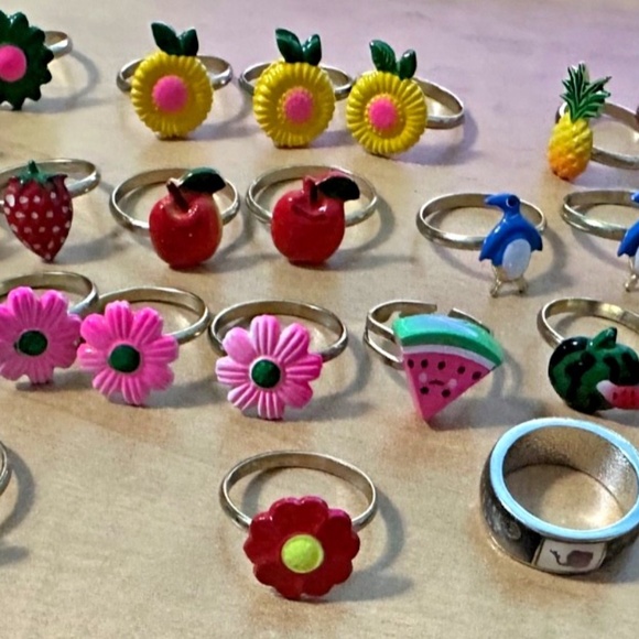 Lot of 37 Assorted Little Girl Costume Jewelry Rings – Fruit, Butterfly, Ladybug - Picture 3 of 4